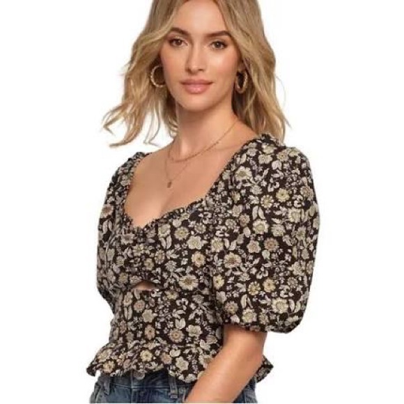 Heartloom Tops - NWT Heartloom Svea Floral Cutout Top